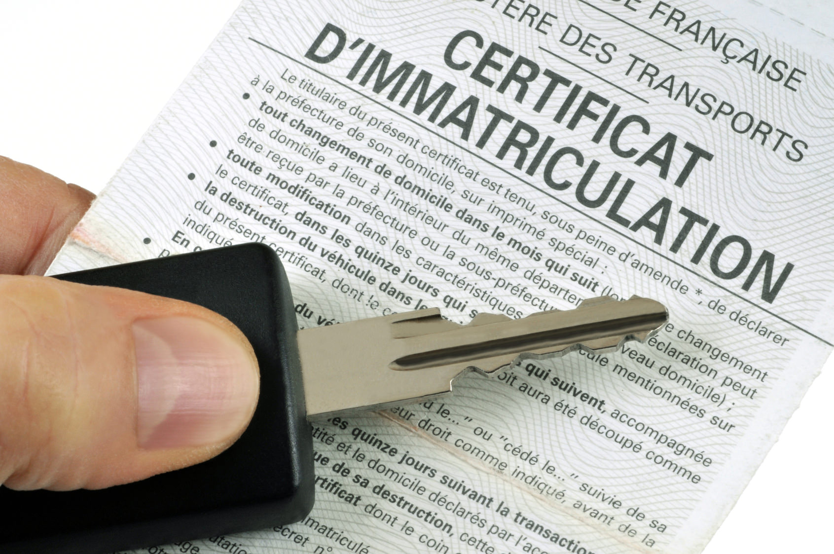 Est-ce obligatoire d&rsquo;avoir la carte grise sur soi ?